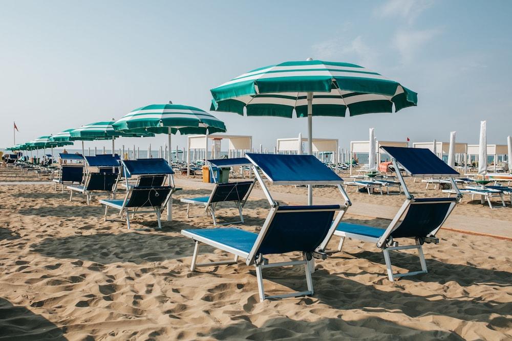 Hotel La Pergola Dependance Lignano Sabbiadoro Exterior foto