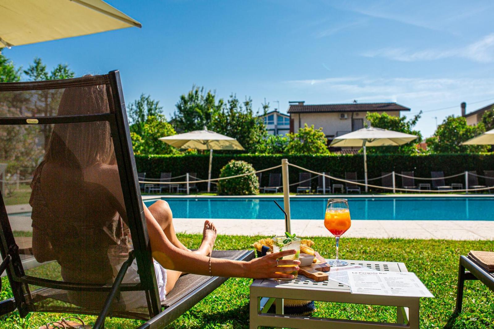 Hotel La Pergola Dependance Lignano Sabbiadoro Exterior foto