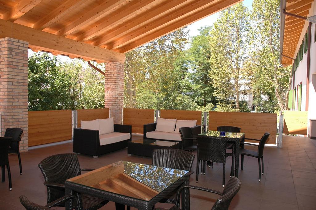 Hotel La Pergola Dependance Lignano Sabbiadoro Exterior foto