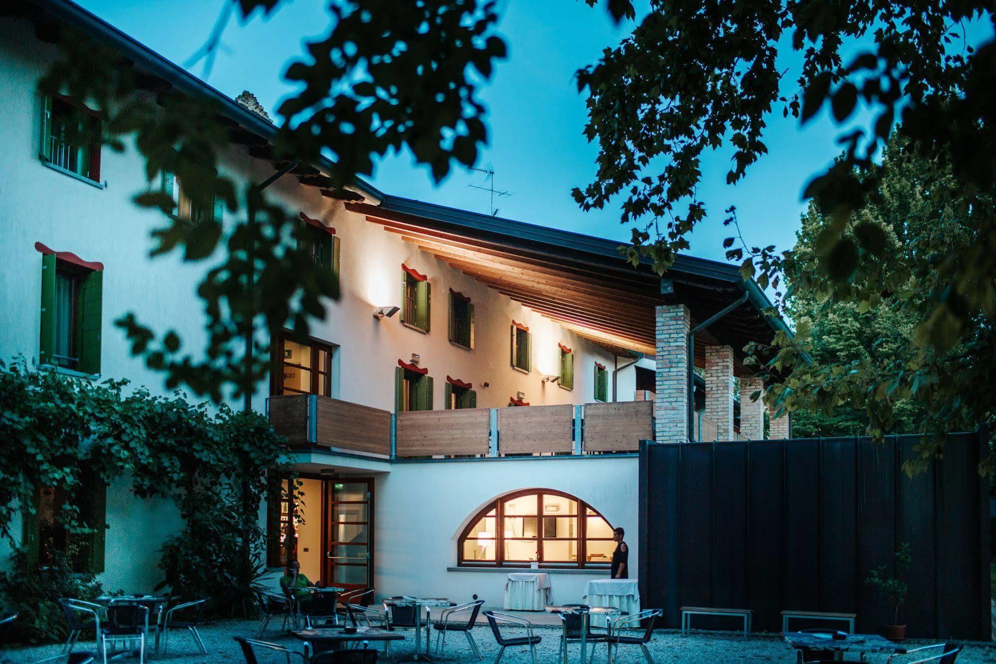 Hotel La Pergola Dependance Lignano Sabbiadoro Exterior foto