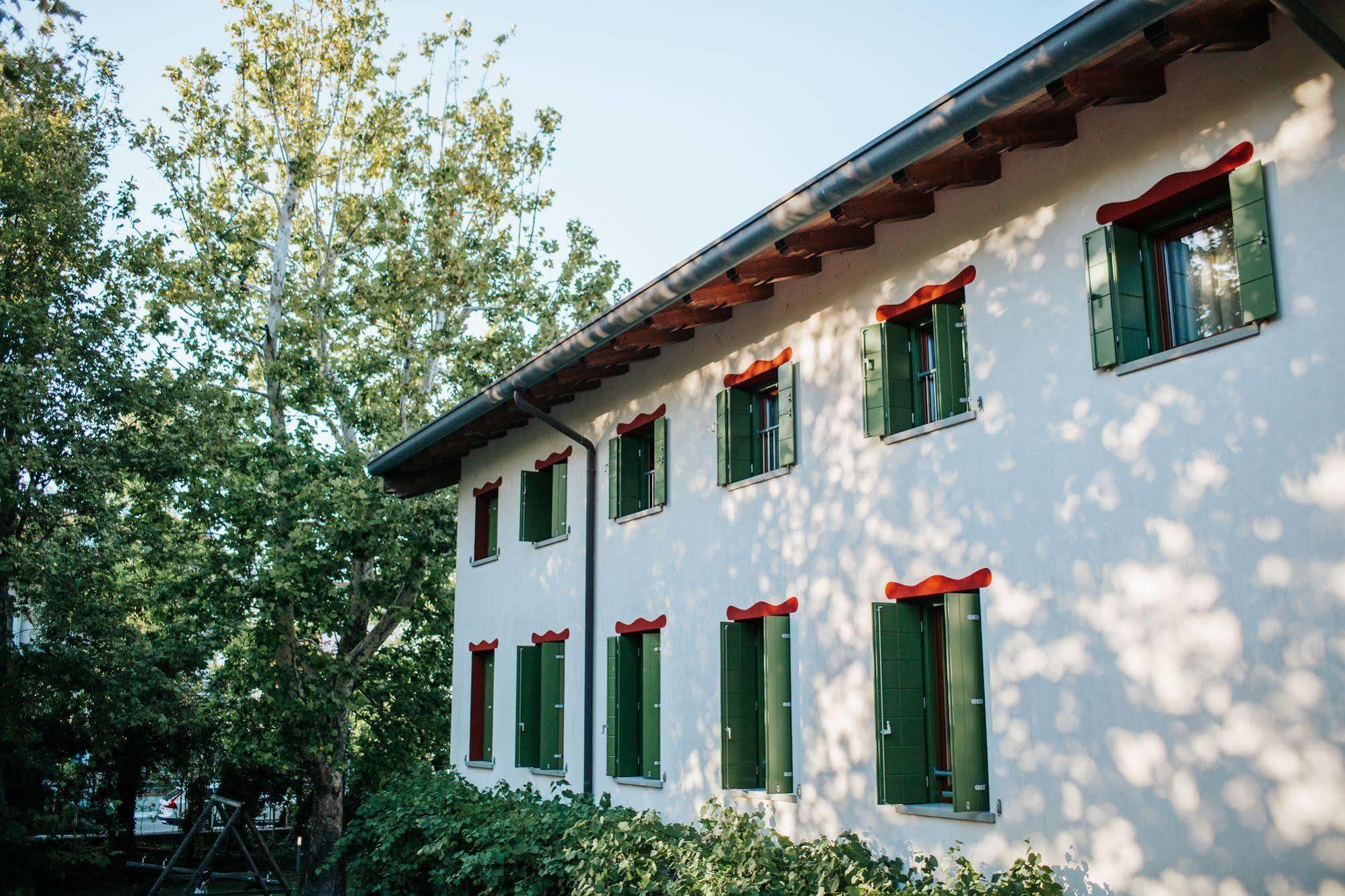 Hotel La Pergola Dependance Lignano Sabbiadoro Exterior foto